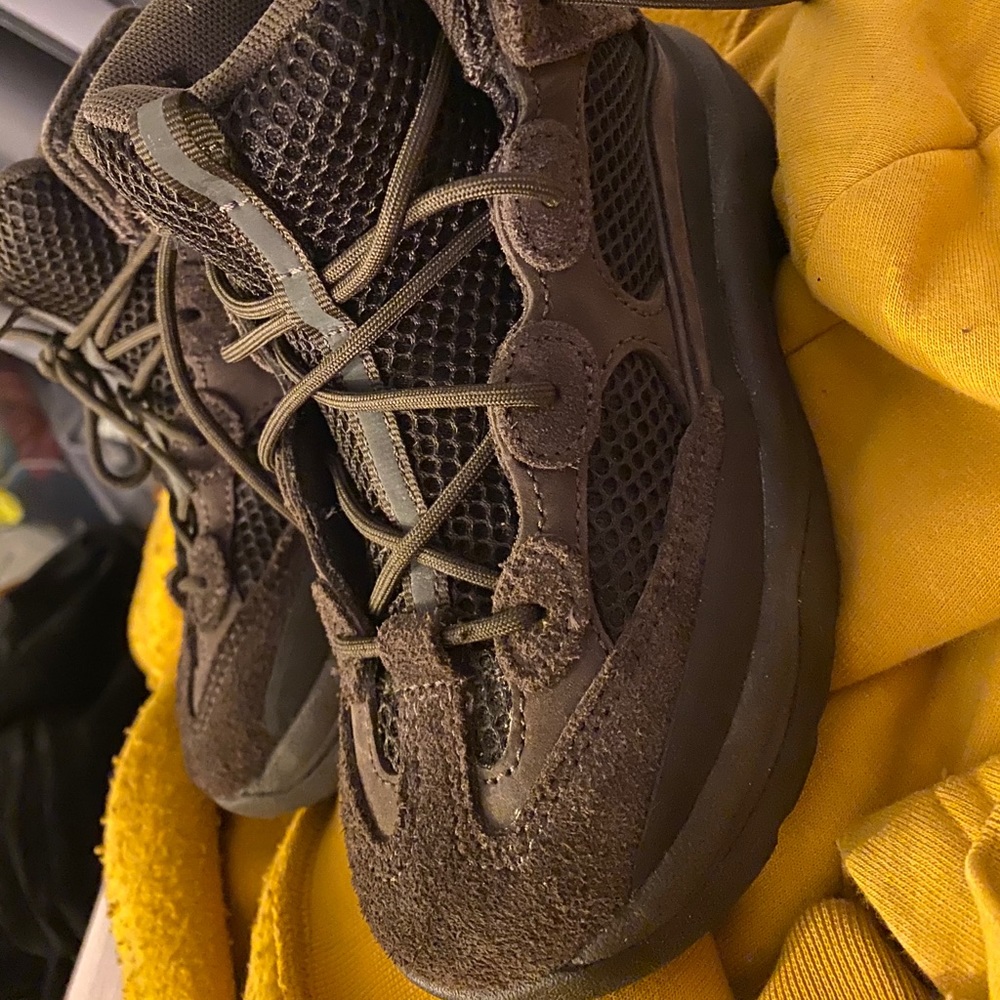 Kids yeezy boots dark Brown size 13C
